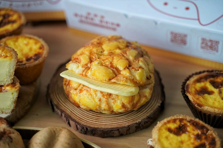 新品上市！N訪的『記憶蛋塔』真的是愛不釋手，送禮自吃兩相宜！芙蓉蛋塔酥鬆內餡綿密香濃，還有鹹可頌、六葉蒜包、法式鮪魚堡、冰火菠蘿、泡芙可以選擇！ - 阿華田的美食日記