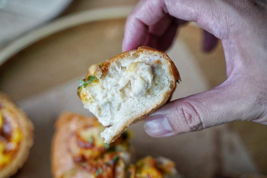 新品上市！N訪的『記憶蛋塔』真的是愛不釋手，送禮自吃兩相宜！芙蓉蛋塔酥鬆內餡綿密香濃，還有鹹可頌、六葉蒜包、法式鮪魚堡、冰火菠蘿、泡芙可以選擇！ - 阿華田的美食日記