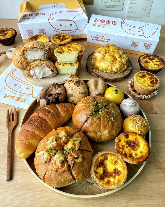 新品上市！N訪的『記憶蛋塔』真的是愛不釋手，送禮自吃兩相宜！芙蓉蛋塔酥鬆內餡綿密香濃，還有鹹可頌、六葉蒜包、法式鮪魚堡、冰火菠蘿、泡芙可以選擇！ - 阿華田的美食日記