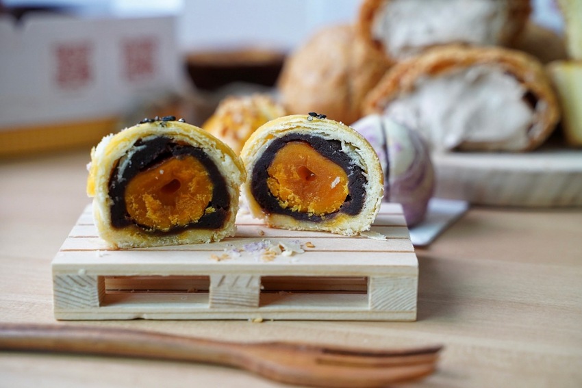 新品上市！N訪的『記憶蛋塔』真的是愛不釋手，送禮自吃兩相宜！芙蓉蛋塔酥鬆內餡綿密香濃，還有鹹可頌、六葉蒜包、法式鮪魚堡、冰火菠蘿、泡芙可以選擇！ - 阿華田的美食日記