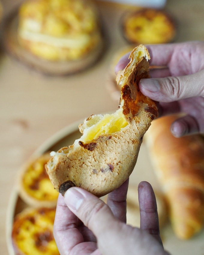 新品上市！N訪的『記憶蛋塔』真的是愛不釋手，送禮自吃兩相宜！芙蓉蛋塔酥鬆內餡綿密香濃，還有鹹可頌、六葉蒜包、法式鮪魚堡、冰火菠蘿、泡芙可以選擇！ - 阿華田的美食日記