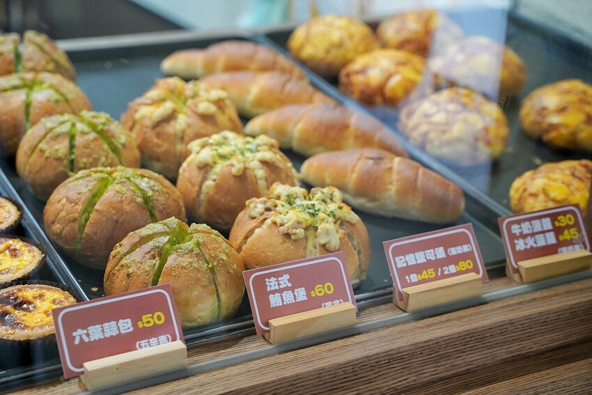 新品上市！N訪的『記憶蛋塔』真的是愛不釋手，送禮自吃兩相宜！芙蓉蛋塔酥鬆內餡綿密香濃，還有鹹可頌、六葉蒜包、法式鮪魚堡、冰火菠蘿、泡芙可以選擇！ - 阿華田的美食日記