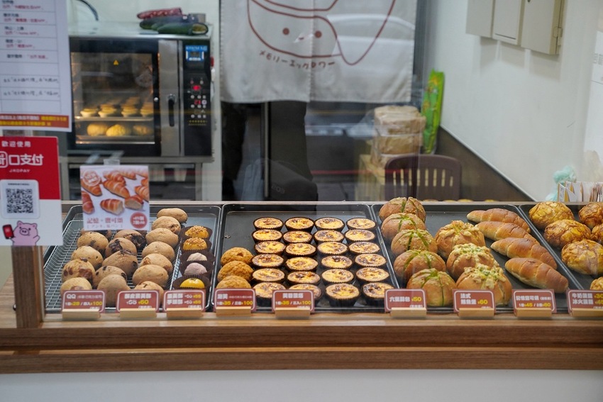 新品上市！N訪的『記憶蛋塔』真的是愛不釋手，送禮自吃兩相宜！芙蓉蛋塔酥鬆內餡綿密香濃，還有鹹可頌、六葉蒜包、法式鮪魚堡、冰火菠蘿、泡芙可以選擇！ - 阿華田的美食日記