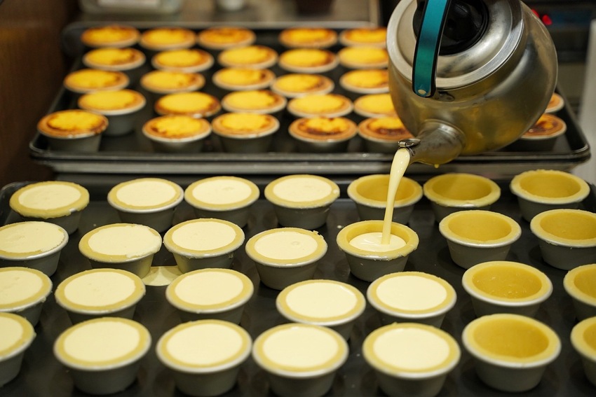 新品上市！N訪的『記憶蛋塔』真的是愛不釋手，送禮自吃兩相宜！芙蓉蛋塔酥鬆內餡綿密香濃，還有鹹可頌、六葉蒜包、法式鮪魚堡、冰火菠蘿、泡芙可以選擇！ - 阿華田的美食日記