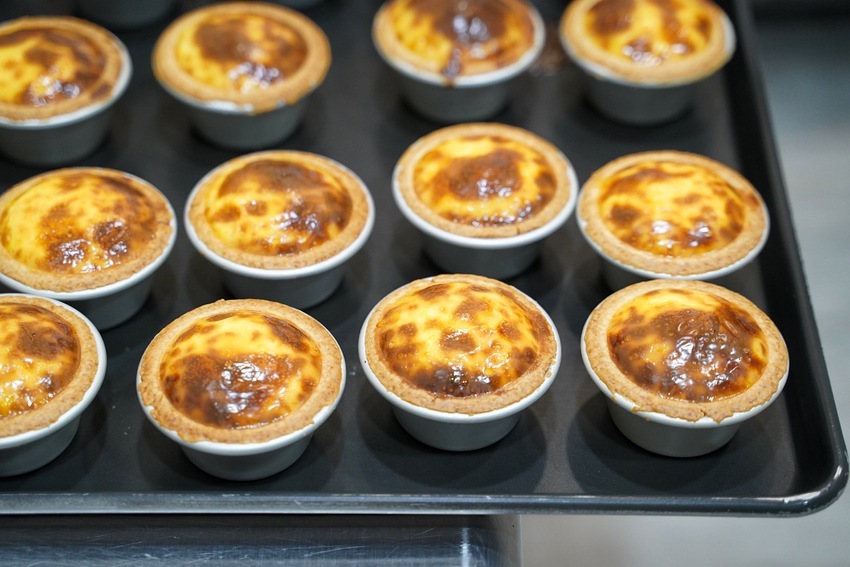 新品上市！N訪的『記憶蛋塔』真的是愛不釋手，送禮自吃兩相宜！芙蓉蛋塔酥鬆內餡綿密香濃，還有鹹可頌、六葉蒜包、法式鮪魚堡、冰火菠蘿、泡芙可以選擇！ - 阿華田的美食日記