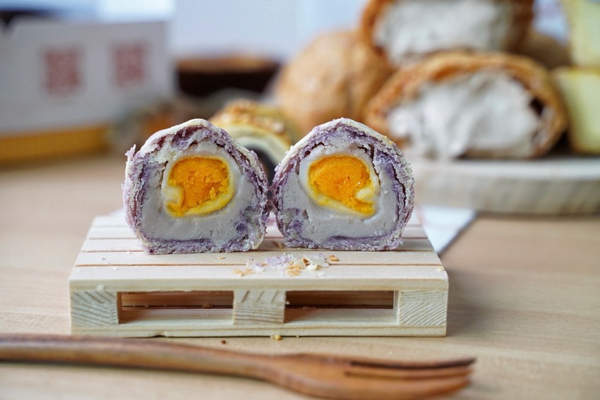 新品上市！N訪的『記憶蛋塔』真的是愛不釋手，送禮自吃兩相宜！芙蓉蛋塔酥鬆內餡綿密香濃，還有鹹可頌、六葉蒜包、法式鮪魚堡、冰火菠蘿、泡芙可以選擇！ - 阿華田的美食日記