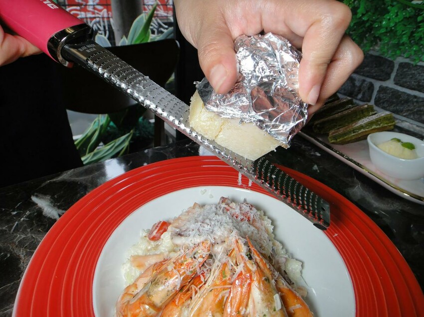 【美食】「布拉格咖啡館」石牌捷運站不限時餐廳，石牌咖啡廳推薦、石牌餐酒館推薦、榮總美食推薦 附菜單