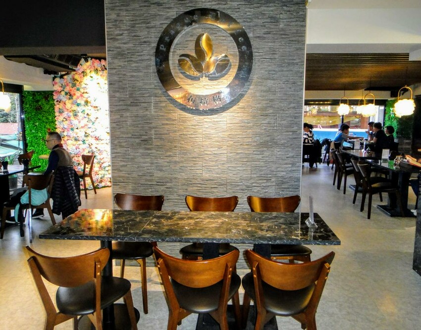 【美食】「布拉格咖啡館」石牌捷運站不限時餐廳，石牌咖啡廳推薦、石牌餐酒館推薦、榮總美食推薦 附菜單