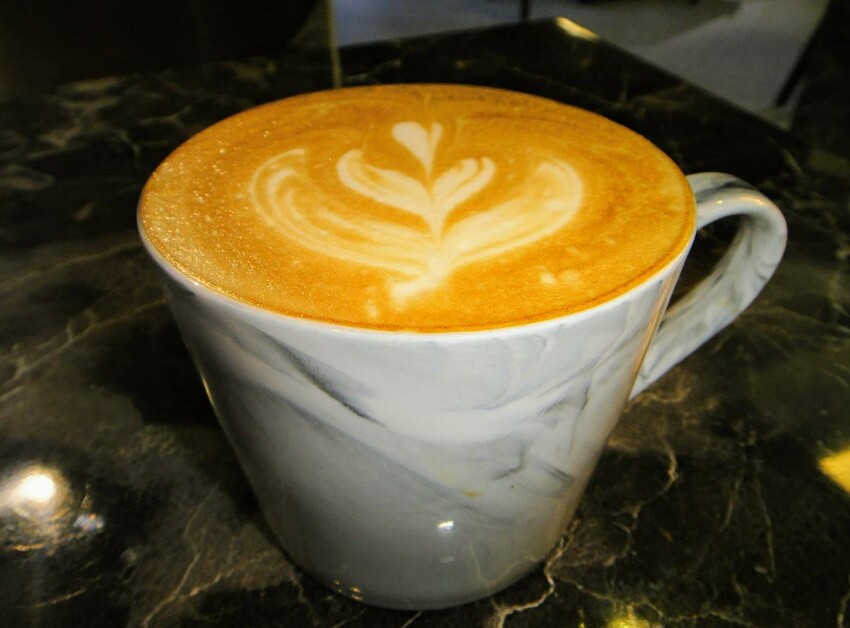 【美食】「布拉格咖啡館」石牌捷運站不限時餐廳，石牌咖啡廳推薦、石牌餐酒館推薦、榮總美食推薦 附菜單