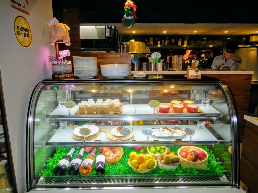 【美食】「布拉格咖啡館」石牌捷運站不限時餐廳，石牌咖啡廳推薦、石牌餐酒館推薦、榮總美食推薦 附菜單