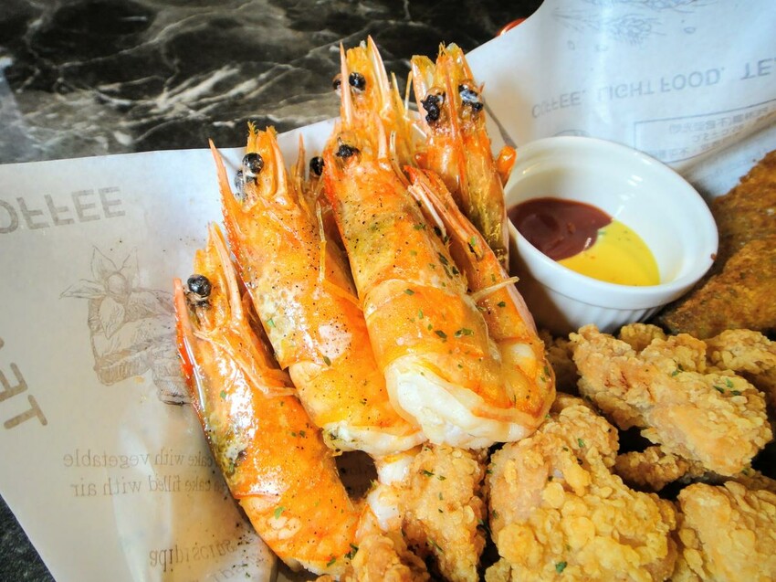 【美食】「布拉格咖啡館」石牌捷運站不限時餐廳，石牌咖啡廳推薦、石牌餐酒館推薦、榮總美食推薦 附菜單