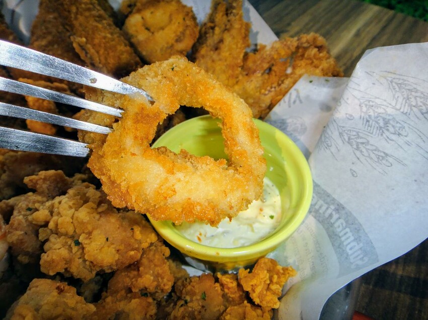 【美食】「布拉格咖啡館」石牌捷運站不限時餐廳，石牌咖啡廳推薦、石牌餐酒館推薦、榮總美食推薦 附菜單