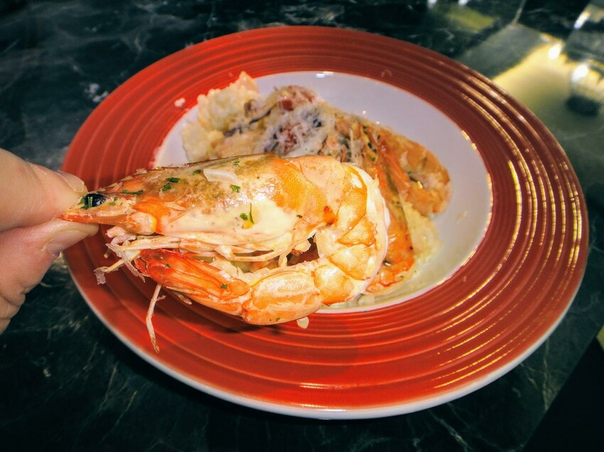 【美食】「布拉格咖啡館」石牌捷運站不限時餐廳，石牌咖啡廳推薦、石牌餐酒館推薦、榮總美食推薦 附菜單