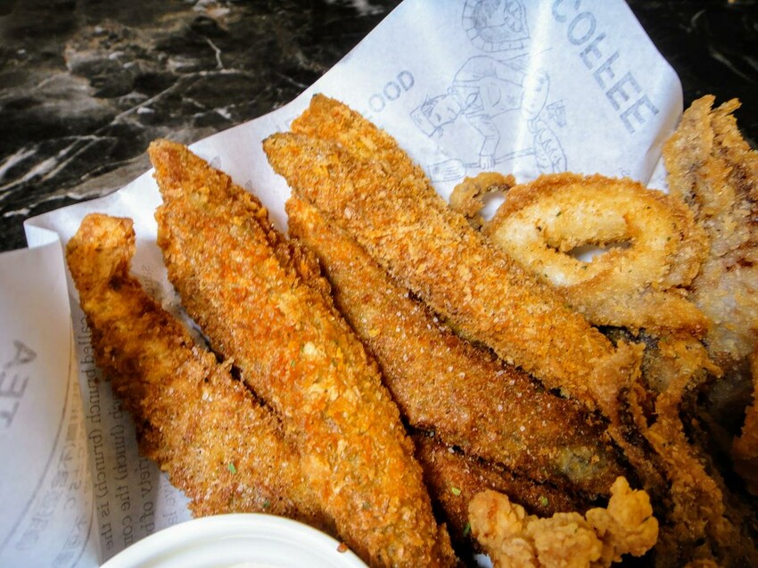 【美食】「布拉格咖啡館」石牌捷運站不限時餐廳，石牌咖啡廳推薦、石牌餐酒館推薦、榮總美食推薦 附菜單