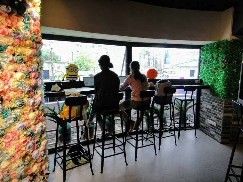 【美食】「布拉格咖啡館」石牌捷運站不限時餐廳，石牌咖啡廳推薦、石牌餐酒館推薦、榮總美食推薦 附菜單