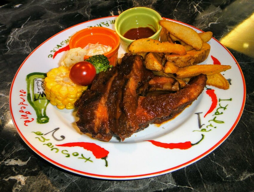 【美食】「布拉格咖啡館」石牌捷運站不限時餐廳，石牌咖啡廳推薦、石牌餐酒館推薦、榮總美食推薦 附菜單