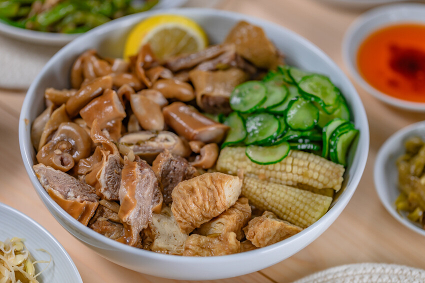 高雄市苓雅區高雄美食 – 中華老滷 x 特色滷汁一吃就上癮！獨門手炒辣醬很對味