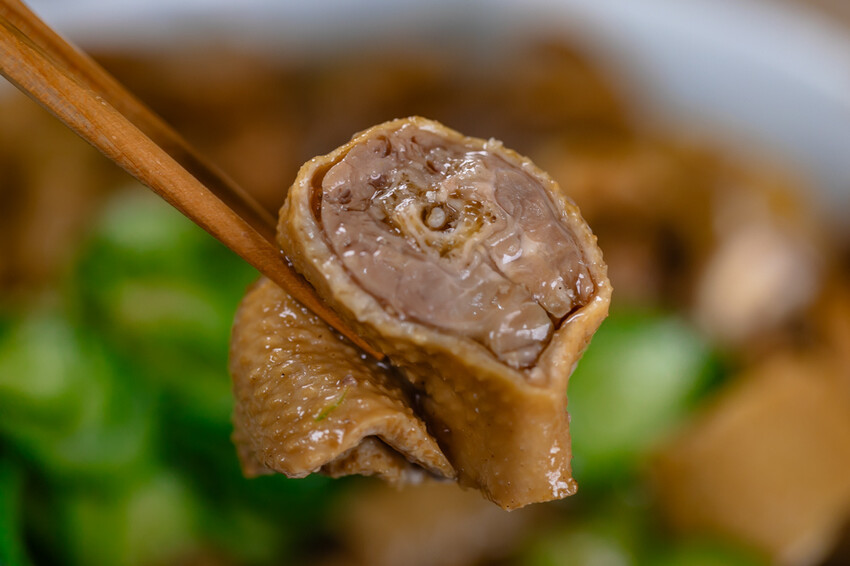 高雄市苓雅區高雄美食 – 中華老滷 x 特色滷汁一吃就上癮！獨門手炒辣醬很對味