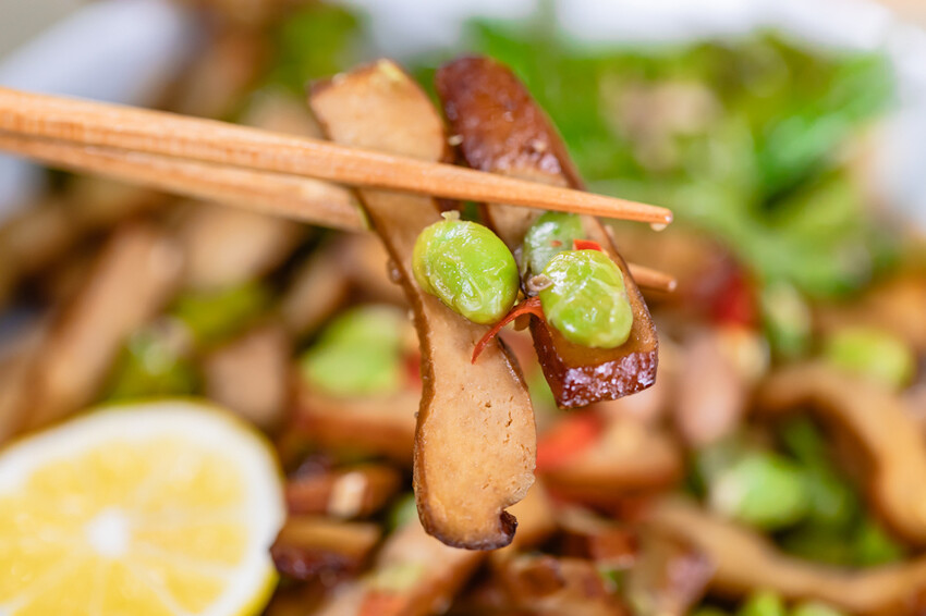 高雄市苓雅區高雄美食 – 中華老滷 x 特色滷汁一吃就上癮！獨門手炒辣醬很對味