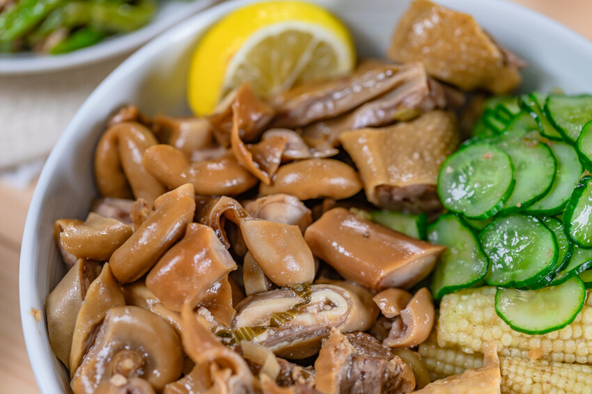 高雄市苓雅區高雄美食 – 中華老滷 x 特色滷汁一吃就上癮！獨門手炒辣醬很對味