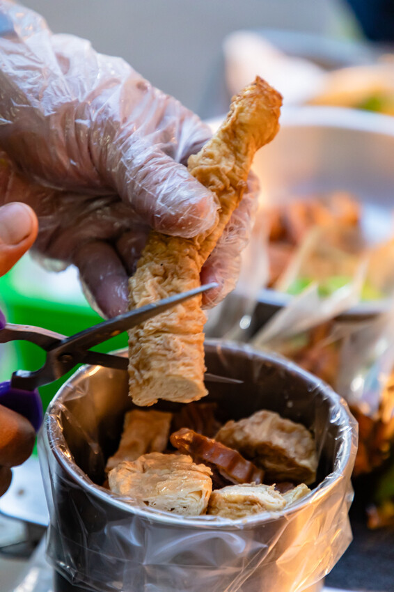 高雄市苓雅區高雄美食 – 中華老滷 x 特色滷汁一吃就上癮！獨門手炒辣醬很對味