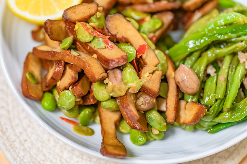 高雄市苓雅區高雄美食 – 中華老滷 x 特色滷汁一吃就上癮！獨門手炒辣醬很對味