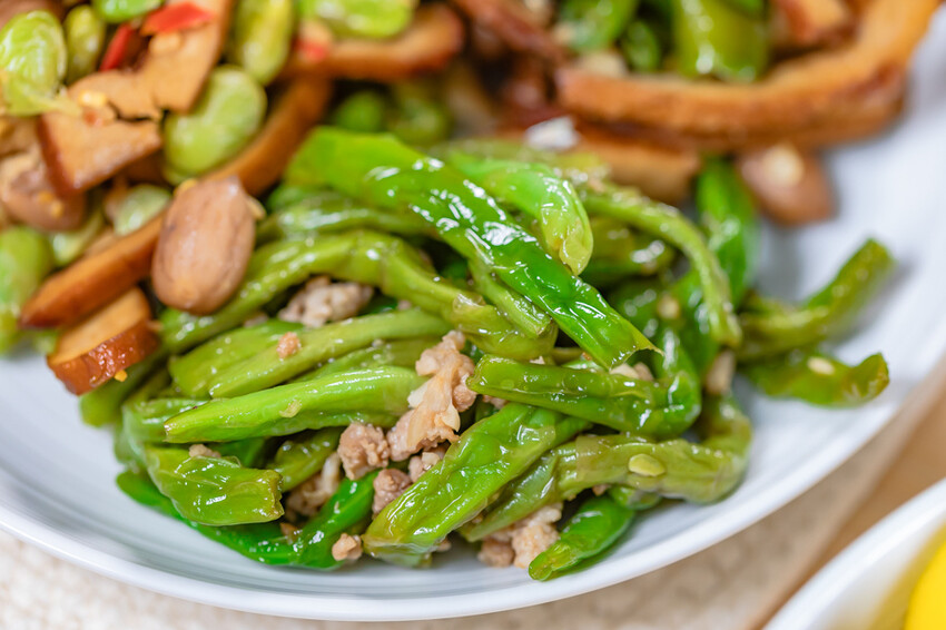 高雄市苓雅區高雄美食 – 中華老滷 x 特色滷汁一吃就上癮！獨門手炒辣醬很對味