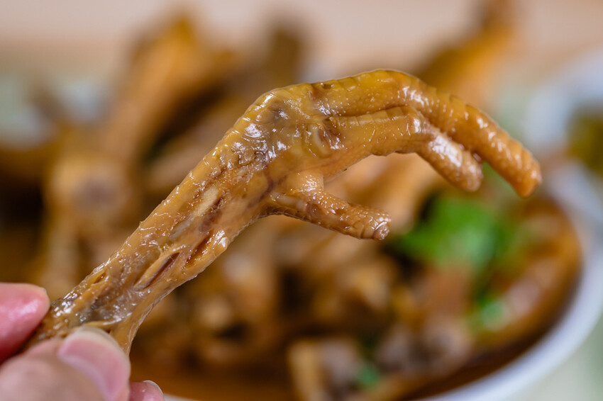 高雄市苓雅區高雄美食 – 中華老滷 x 特色滷汁一吃就上癮！獨門手炒辣醬很對味