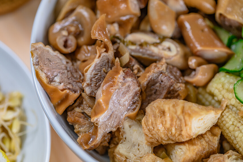 高雄市苓雅區高雄美食 – 中華老滷 x 特色滷汁一吃就上癮！獨門手炒辣醬很對味