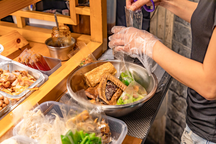 高雄市苓雅區高雄美食 – 中華老滷 x 特色滷汁一吃就上癮！獨門手炒辣醬很對味