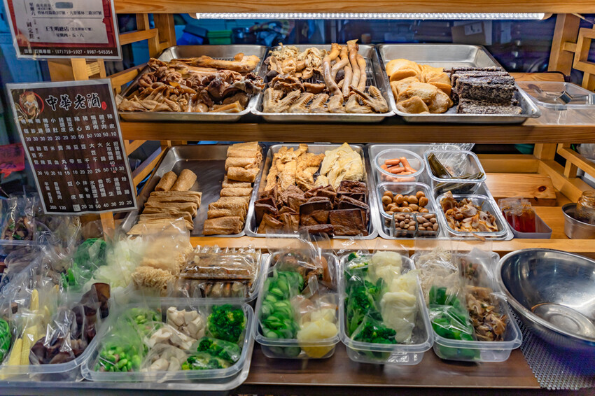 高雄市苓雅區高雄美食 – 中華老滷 x 特色滷汁一吃就上癮！獨門手炒辣醬很對味