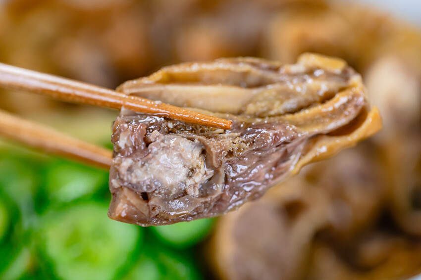 高雄市苓雅區高雄美食 – 中華老滷 x 特色滷汁一吃就上癮！獨門手炒辣醬很對味