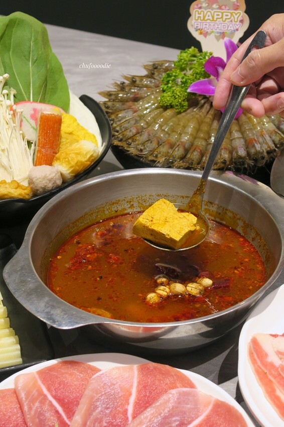 【哈肉鍋】冰淇淋飲料自助吧無限享用~高雄家樂福美食肉多多的個人麻辣鍋、個人牛奶鍋