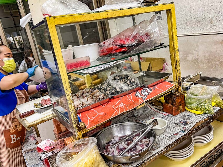 台南市中西區禿頭老爹鮑魚海產粥|深夜限定!店名很有趣的現煮海產粥老店