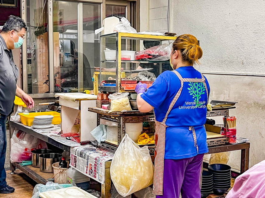 台南市中西區禿頭老爹鮑魚海產粥|深夜限定!店名很有趣的現煮海產粥老店