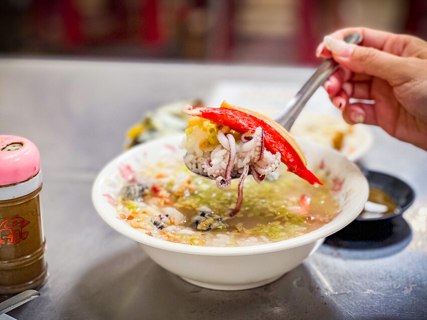 台南市中西區禿頭老爹鮑魚海產粥|深夜限定!店名很有趣的現煮海產粥老店