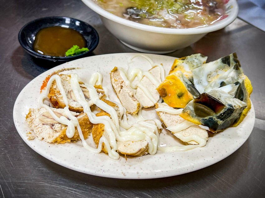 台南市中西區禿頭老爹鮑魚海產粥|深夜限定!店名很有趣的現煮海產粥老店