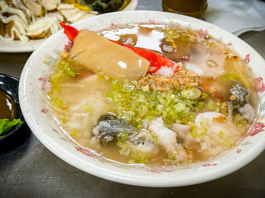 台南市中西區禿頭老爹鮑魚海產粥|深夜限定!店名很有趣的現煮海產粥老店