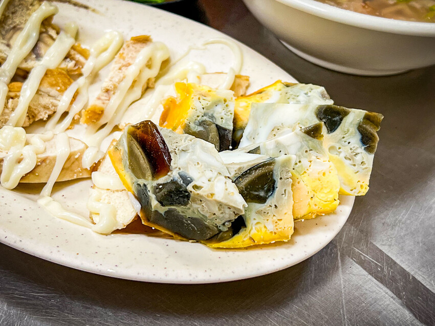 台南市中西區禿頭老爹鮑魚海產粥|深夜限定!店名很有趣的現煮海產粥老店