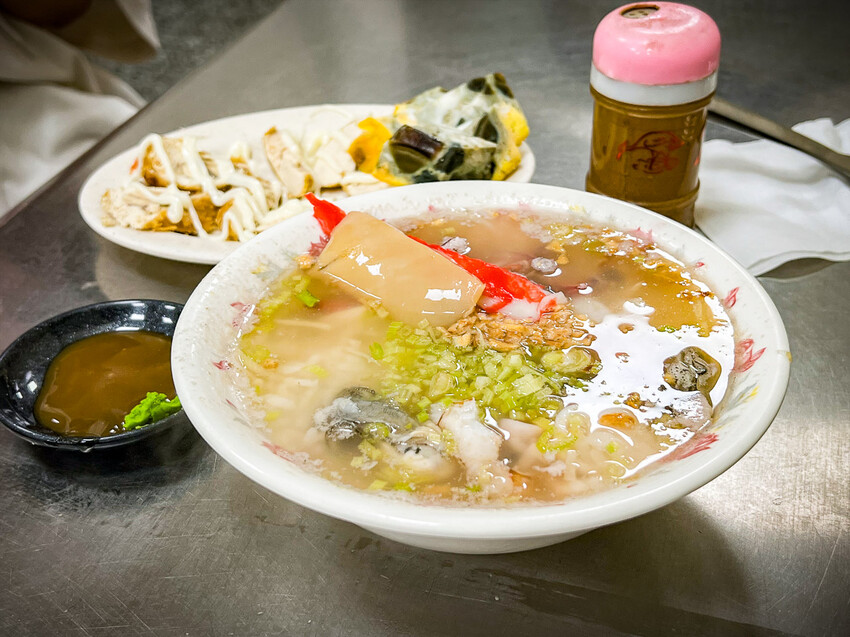 台南市中西區禿頭老爹鮑魚海產粥|深夜限定!店名很有趣的現煮海產粥老店