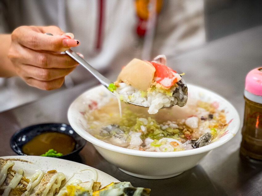 台南市中西區禿頭老爹鮑魚海產粥|深夜限定!店名很有趣的現煮海產粥老店
