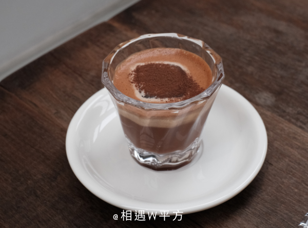 【台北美食】小尾咖啡 Tinytail coffee 日系文青風 大稻埕迪化街尾端的綿密巴斯克 台北老宅咖啡店 大橋頭站下午茶 新開幕 (7)