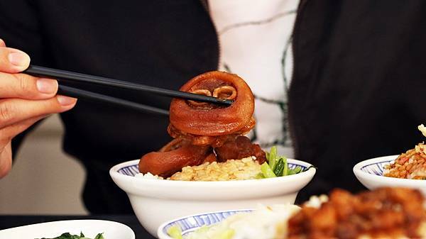 /tmp/phppa15JU /tmp/phppa15JU