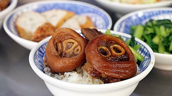 /tmp/phpJyp2kI /tmp/phpJyp2kI