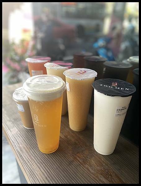 【大里飲料推薦】台中全新飲料品牌~🍹🍹【TWO MEN 22 吐MEN輕食飲品咖啡】走過、路過，千萬