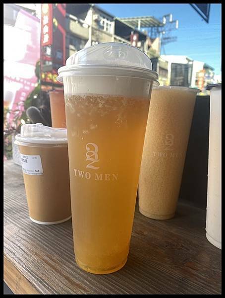 【大里飲料推薦】台中全新飲料品牌~🍹🍹【TWO MEN 22 吐MEN輕食飲品咖啡】走過、路過，千萬