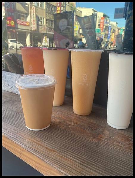 【大里飲料推薦】台中全新飲料品牌~🍹🍹【TWO MEN 22 吐MEN輕食飲品咖啡】走過、路過，千萬