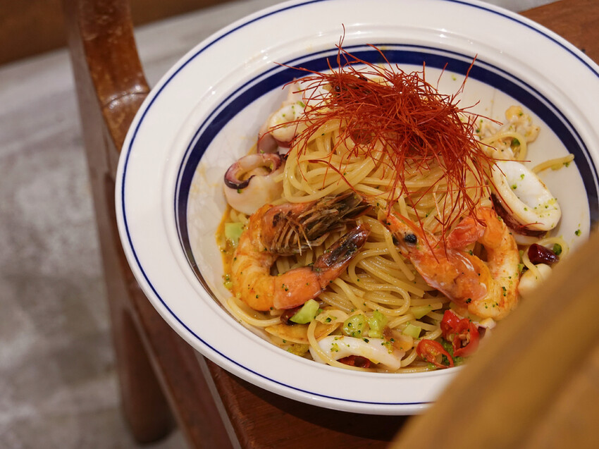 台北市信義區台北信義—青春漢堡 · Aoharu Burger|不訂位吃不到!隱藏在信義巷弄中的日式洋食漢堡店|世貿、101、瓏山林