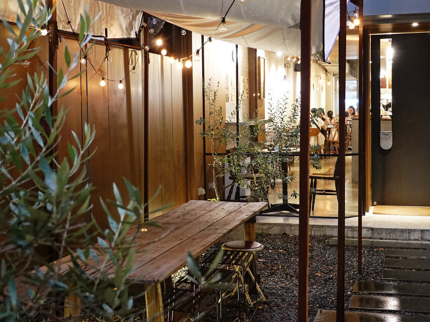 台北市信義區台北信義—青春漢堡 · Aoharu Burger|不訂位吃不到!隱藏在信義巷弄中的日式洋食漢堡店|世貿、101、瓏山林