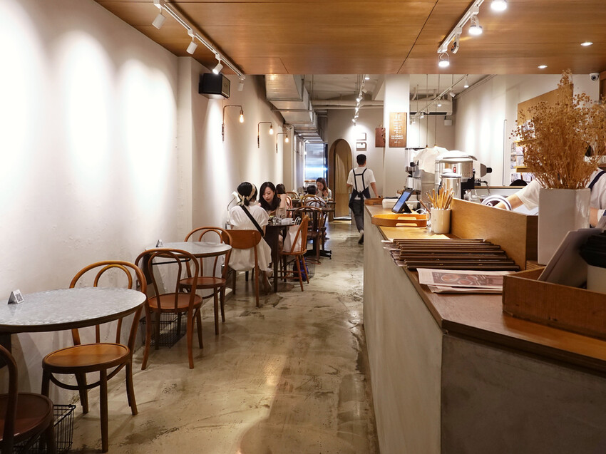 台北市信義區台北信義—青春漢堡 · Aoharu Burger|不訂位吃不到!隱藏在信義巷弄中的日式洋食漢堡店|世貿、101、瓏山林